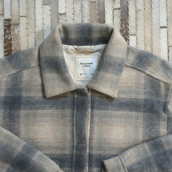Abercrombie & Fitch Women's Size L Cropped Plaid Flannel Shacket Jacket - Picture 4 of 7